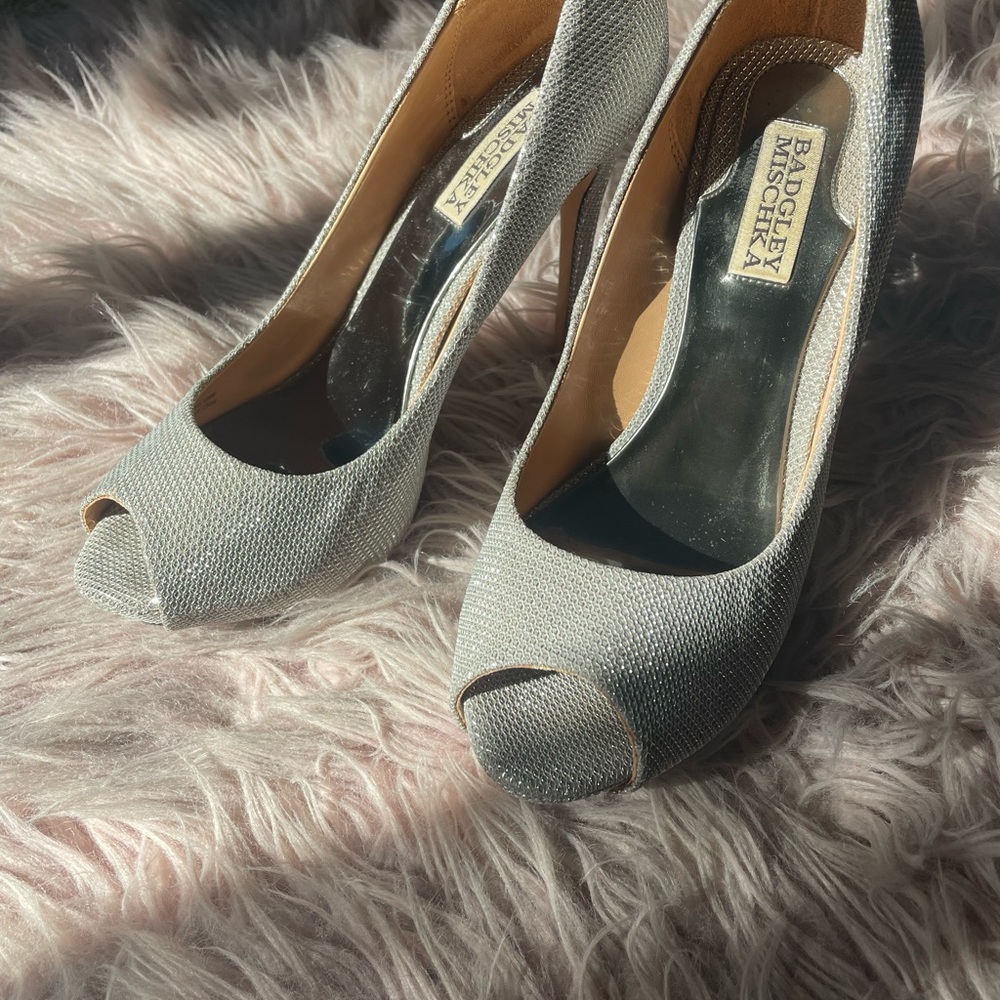 Badgley Mischka 7.5 silver stilettos